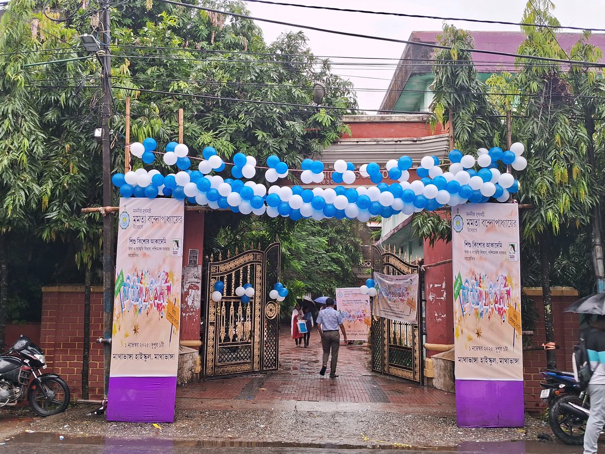 মাননীয়া মুখ্যমন্ত্রী মমতা বন্দ্যোপাধ্যায়ের উদ্যোগে শিশু কিশোর আকাদেমির আয়োজনে মাথাভাঙ্গা মহকুমায় আজ অনুষ্ঠিত হলো ছবি আঁকা প্রতিযোগিতা।
#EgiyeBangla 
@SdmMathabhanga