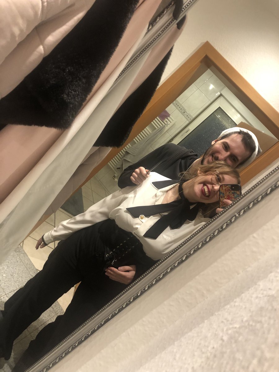 Gestern DnD gezockt und ich war Vampir jagende Vampirin 🤭 Zeigt mal eure Kostüme ❤️