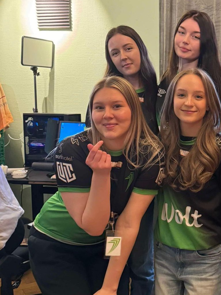 LFT as F/A while still in talks with @/szg_esport 

-recon/flex🏹
-vocal, midrounder &amp; open to igl
-2 years of competitive exp &amp; LAN exp
-full time
 
ref: <a href="/JTayy_/">jtay</a> <a href="/Kirst3n_/">Kirsten</a> 
contact: DM