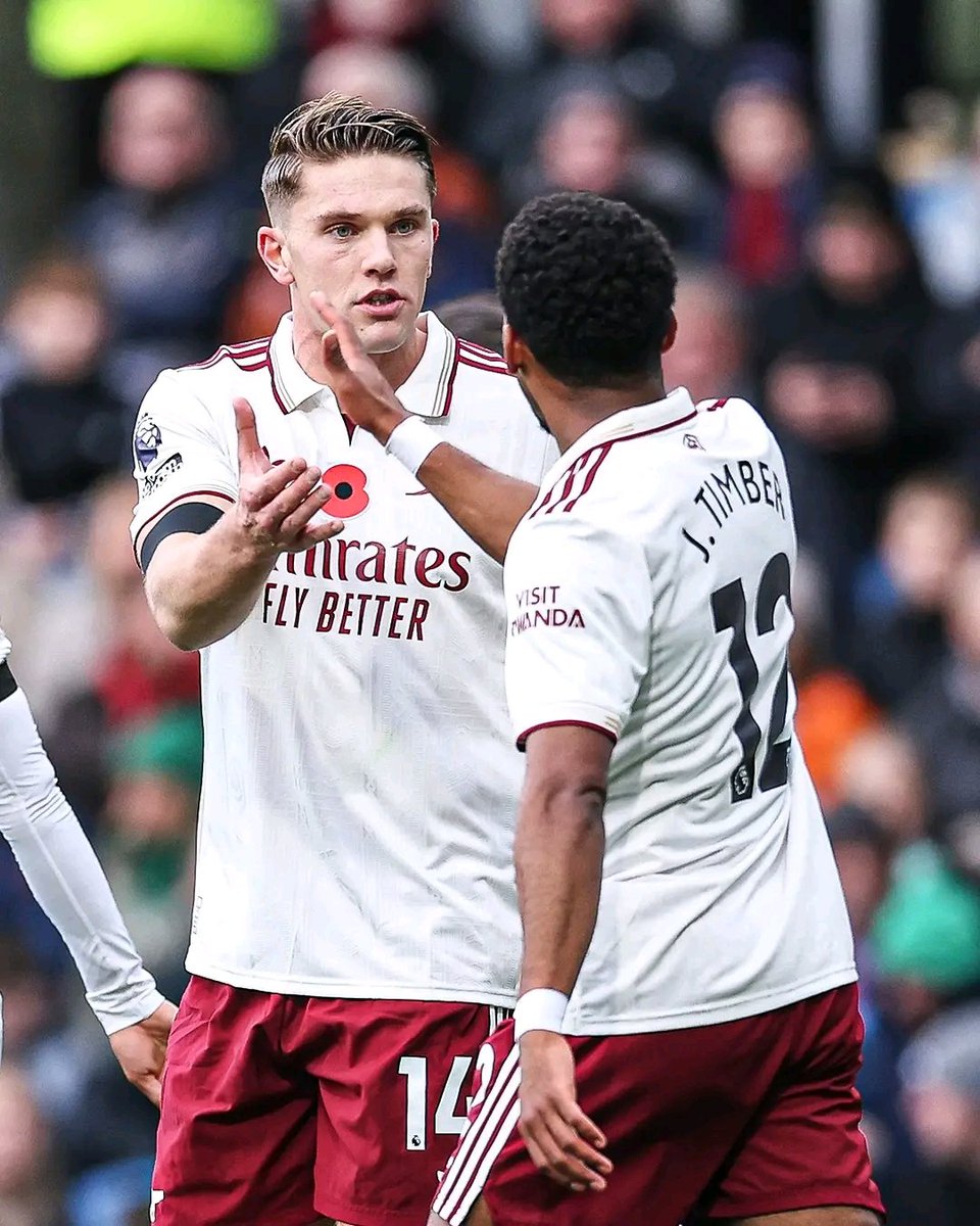 Ar_senalXtra_'s tweet photo. 🚨🗣️The moment Gyökeres comes off, Arsenal’s attack loses rhythm — they can’t break through Burnley’s block..

🔸️Most people don’t get it — Gyökeres isn’t just about scoring goals. He pins centre-backs, stretches the defence, and creates space for everyone else to play. https://t.co/UeX6FEM7gq