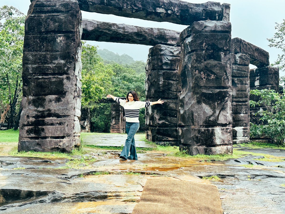 NabhaNatesh's tweet image. Sharing a few moments from Kuppali- the air still hums nadakavi Kuvempu’s words still, 
Wishing everyone a happy Kannada Rajyotsava. #KarnatakaRajyotsava2025