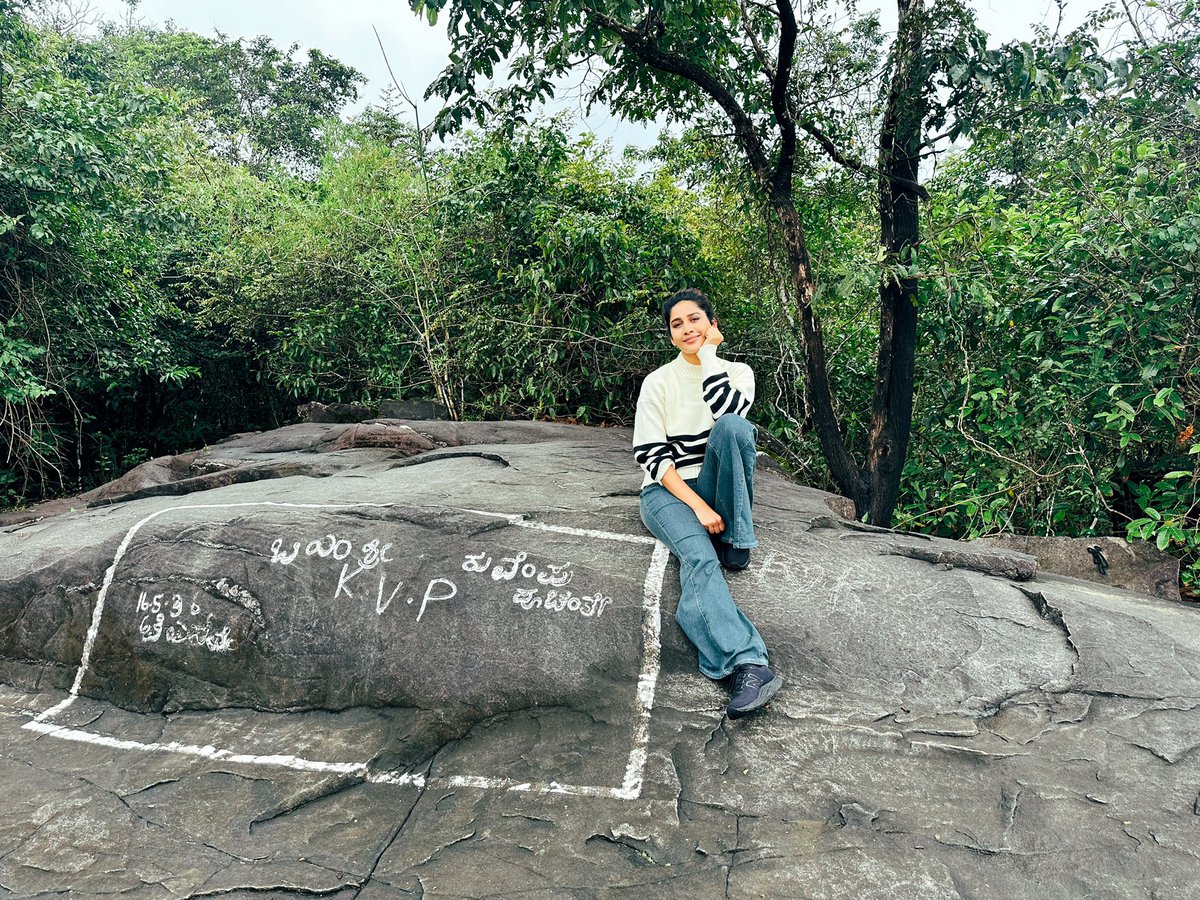 NabhaNatesh's tweet image. Sharing a few moments from Kuppali- the air still hums nadakavi Kuvempu’s words still, 
Wishing everyone a happy Kannada Rajyotsava. #KarnatakaRajyotsava2025