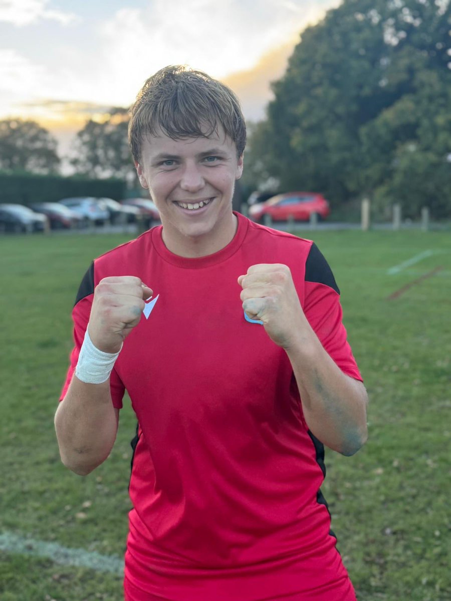 SpringfieldF's tweet image. 🌟 PLAYER OF THE MATCH 🌟

👏 Etanas Sapezinskas 👏

A top performance from Etanas today — full of energy, composure, and capped off with a brilliant goal in our 2–0 win over Thorpe Athletic! 💛💙⚽

#SpringfieldFC #UpTheField #MOTM #ESBPL #GrassrootsFootball