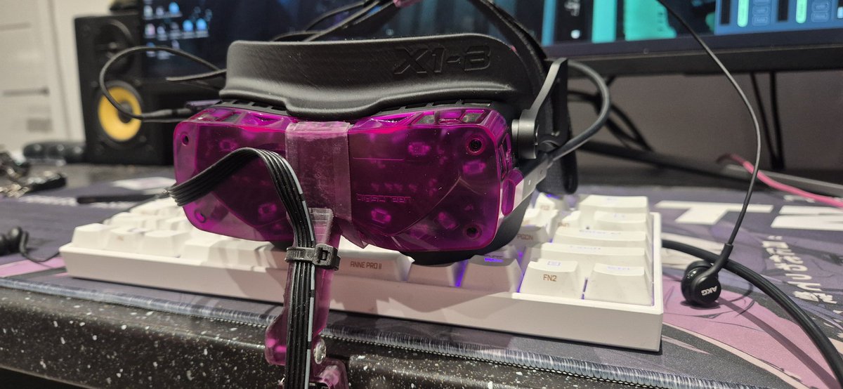 clioryder's tweet image. Studioform X1-B Interface is comfy as! This is what i hope the universal gasket from bsb will feel like... Whenever i get my hands on that!.. 
Great product Studioform! 😃
#BigscreenVR #StudioformVR #Vrchat