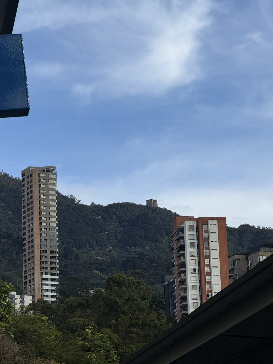 jorgetorresra's tweet image. Totalmente de acuerdo, Presidente @AlvaroUribeVel . 
El POT de Envigado (Acuerdo 010 de 2011) es claro en la protección de la estructura ecológica principal y las laderas.

Art. 23 y 24 – Estructura ecológica y protección del sistema orográfico
Art. 42 – Tratamiento de…