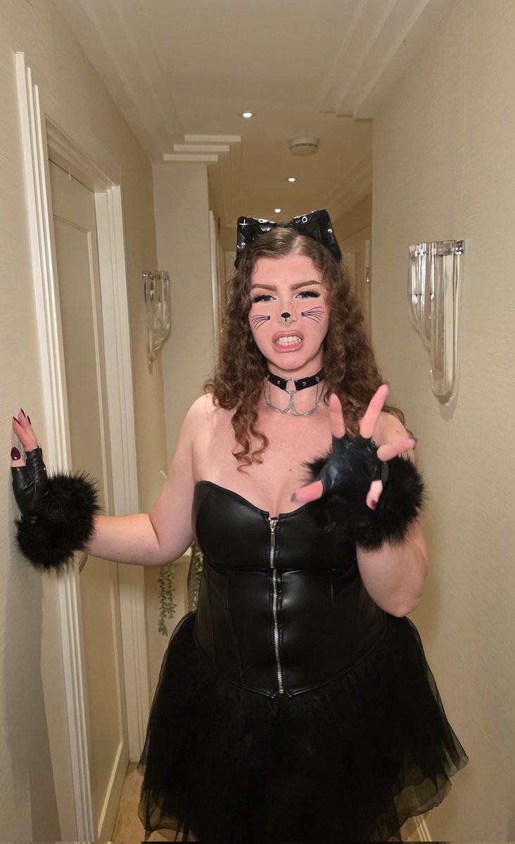 Scratch marks optional 😏🔥
#SeductiveMood #BadKittenVibes #HalloweenEnergy #DarkDesires  #FlirtyFeline #TroubleMaker