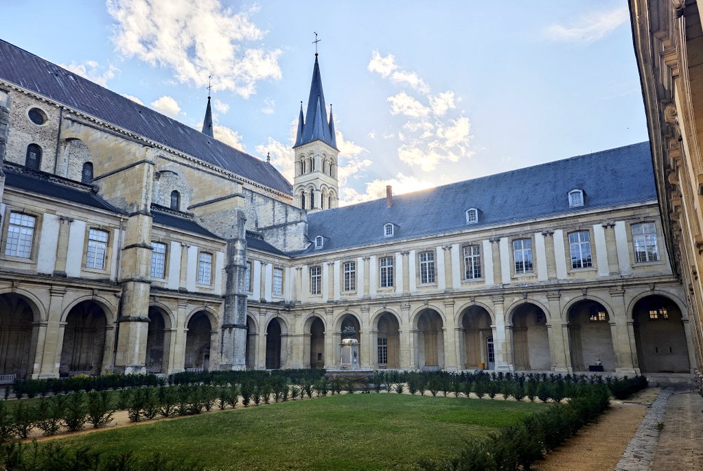 L'ancienne abbaye Saint-Remi de Reims, aujourd'hui musée municipal d'histoire et d'archéologie.