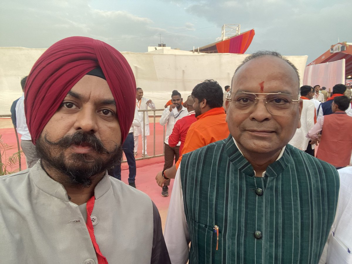 bhhupender's tweet photo. छत्तीसगढ़ रजत महोत्सव के ऐतिहासिक अवसर पर आदरणीय प्रधानमंत्री श्री नरेंद्र मोदी जी का सान्निध्य हम सभी छत्तीसगढ़वासियों के लिए अविस्मरणीय और गौरवपूर्ण क्षण है।
@narendramodi ji @vishnudsai @drramansingh https://t.co/FSxY8GUcis