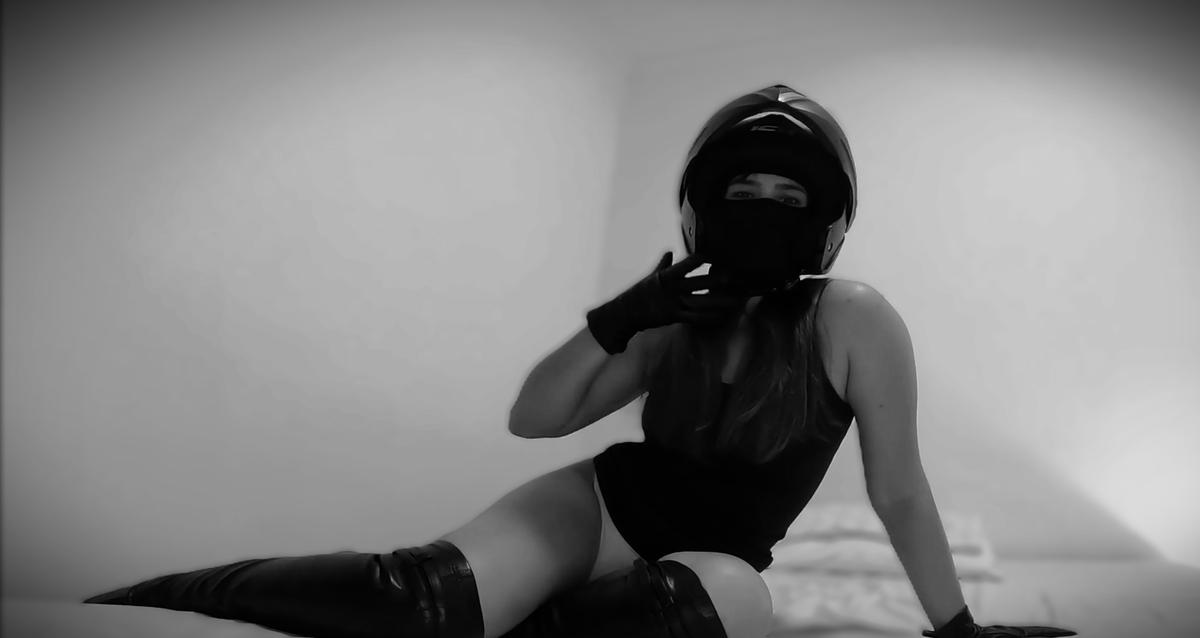 nickymask's tweet photo. Gloves grab the bike handle. Mask hides the secrets.
Tag your fun friend who loves a rush.
Win a free fun video: Me in gloves and mask, telling you how to run free.
Go twice as fast. Leave no tracks. Who's playing?
#ZentaiQueen #MaskMagic
Tag 'em now—3 winners! https://t.co/IgLKUn2HBO