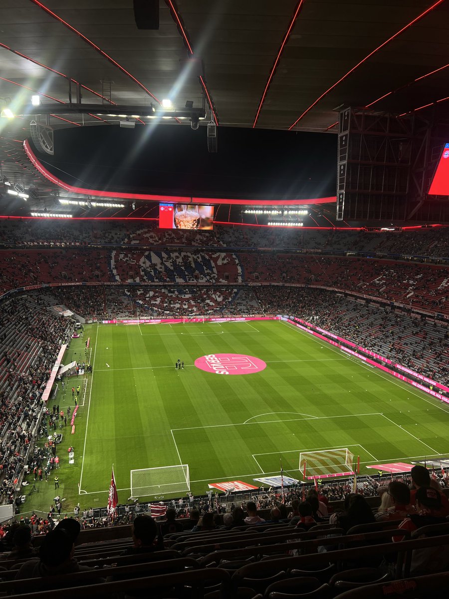 Opening some Bronze Packs in Allianz Arena 🟤🟥⬜️