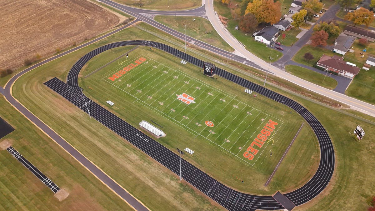 kleech82's tweet photo. Floyd Daub Field is playoff ready! @ViewFromWestPod @NUICFootball https://t.co/CdNYcPRZDy