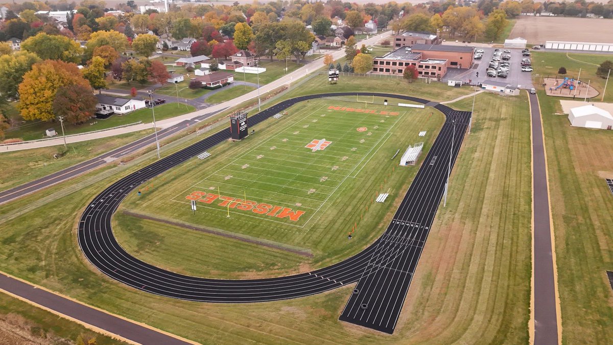 kleech82's tweet photo. Floyd Daub Field is playoff ready! @ViewFromWestPod @NUICFootball https://t.co/CdNYcPRZDy