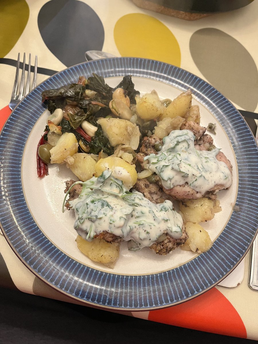 lee_wilkinson2's tweet image. 🐓 💥 This lemon chicken dish required little preparation. The za’tar spice gives a nice flavour to the chicken and the crispy potatoes provided the texture. ☺️
 
💫🌟 Recipe here: vm.tiktok.com/ZNd3KqxoV/
 
#WilkoCooks #Homemade #OnePanMeal #LemonChicken #FYP #TwitterSupperClub
