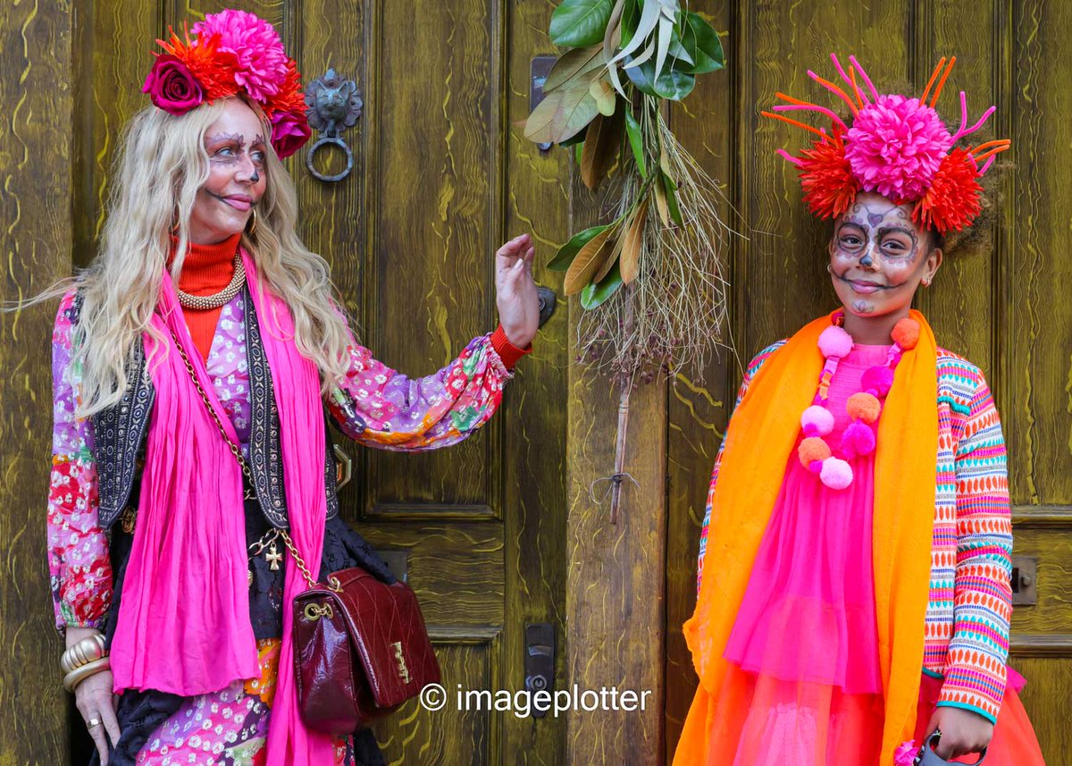 imageplotter's tweet image. Some beautiful sunshine today. And the lovely people celebrating the Mexican #DayoftheDay in #London's #ColumbiaRoad with a procession honouring the departed certainly all looked the part - some very colourful outfits. Pics at @Alamy_Editorial and @avalondotred