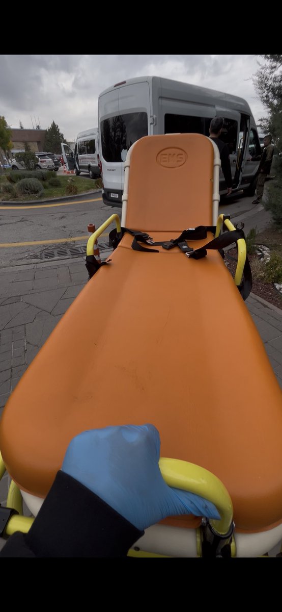 Paramedik kızların ilk arabasıdır mesela🤌😅 #paramedik #ambulans