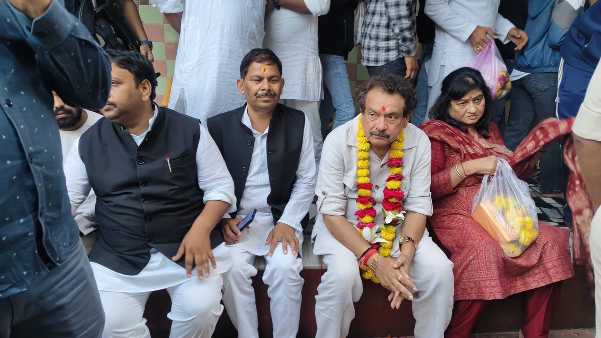 DevendraSinghMP's tweet image. आज भिण्ड प्रवास पर आए माननीय केंद्रीय राज्यमंत्री श्री @spsinghbaghelpr जी के साथ दतिया स्थित मां पीतांबरा मैया के दर्शन कर पूजन वंदन किया।

#pitambrapeethdatia #SPSinghBaghel #BJP4MP #BJP4Bhind #DevendraNarwariya