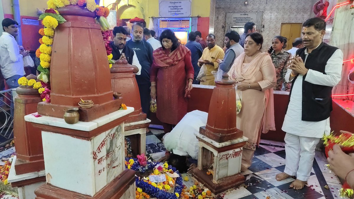 DevendraSinghMP's tweet image. आज भिण्ड प्रवास पर आए माननीय केंद्रीय राज्यमंत्री श्री @spsinghbaghelpr जी के साथ दतिया स्थित मां पीतांबरा मैया के दर्शन कर पूजन वंदन किया।

#pitambrapeethdatia #SPSinghBaghel #BJP4MP #BJP4Bhind #DevendraNarwariya