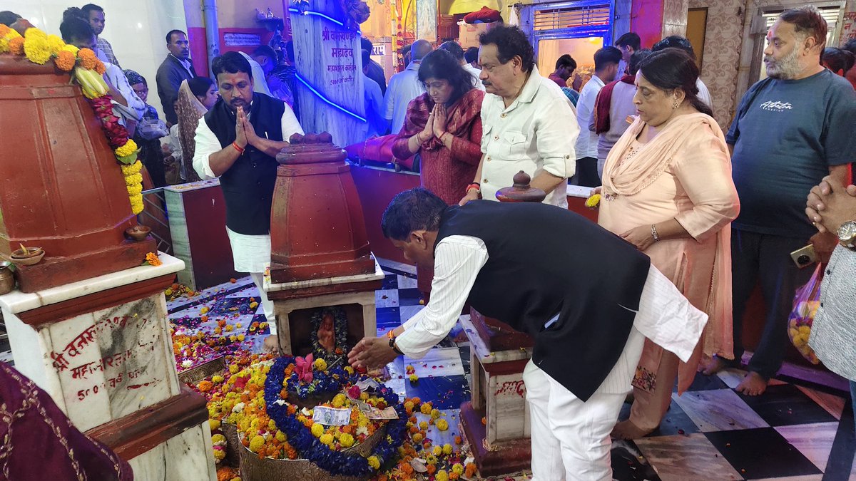 DevendraSinghMP's tweet image. आज भिण्ड प्रवास पर आए माननीय केंद्रीय राज्यमंत्री श्री @spsinghbaghelpr जी के साथ दतिया स्थित मां पीतांबरा मैया के दर्शन कर पूजन वंदन किया।

#pitambrapeethdatia #SPSinghBaghel #BJP4MP #BJP4Bhind #DevendraNarwariya