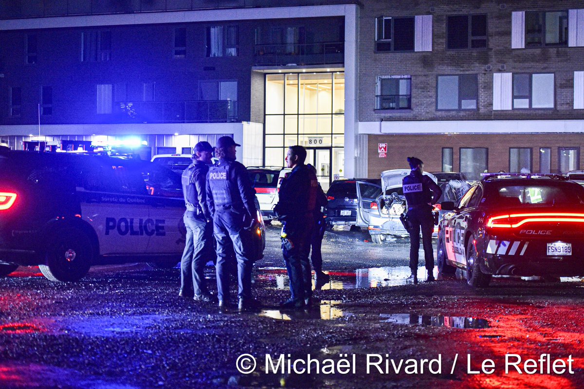 Une poursuite policière s’est terminée cette nuit sur la rue Léo, à Sainte-Catherine, sur la Rive-Sud de Montréal. La poursuite fait suite à des coups de feu tirés plus tôt vers un véhicule à Saint-Rémi. Les policiers ont procédé à l’arrestation de cinq suspects.