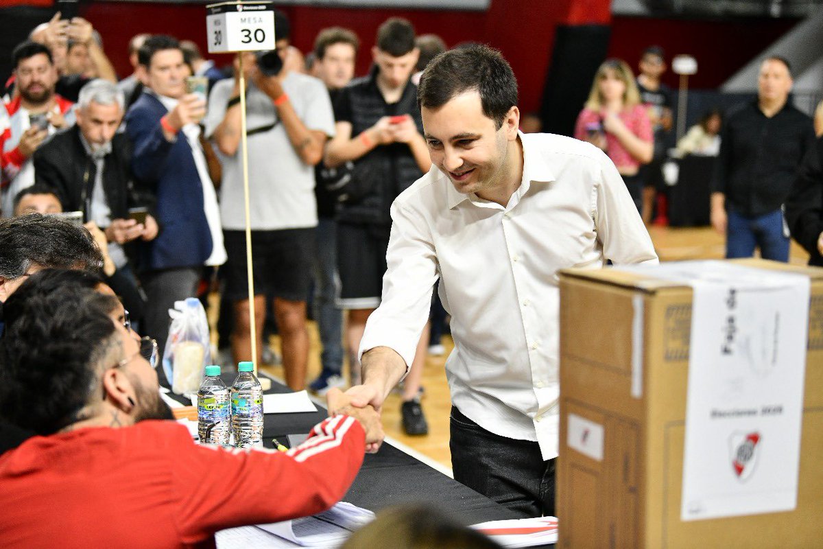 Filosofía River tweet media