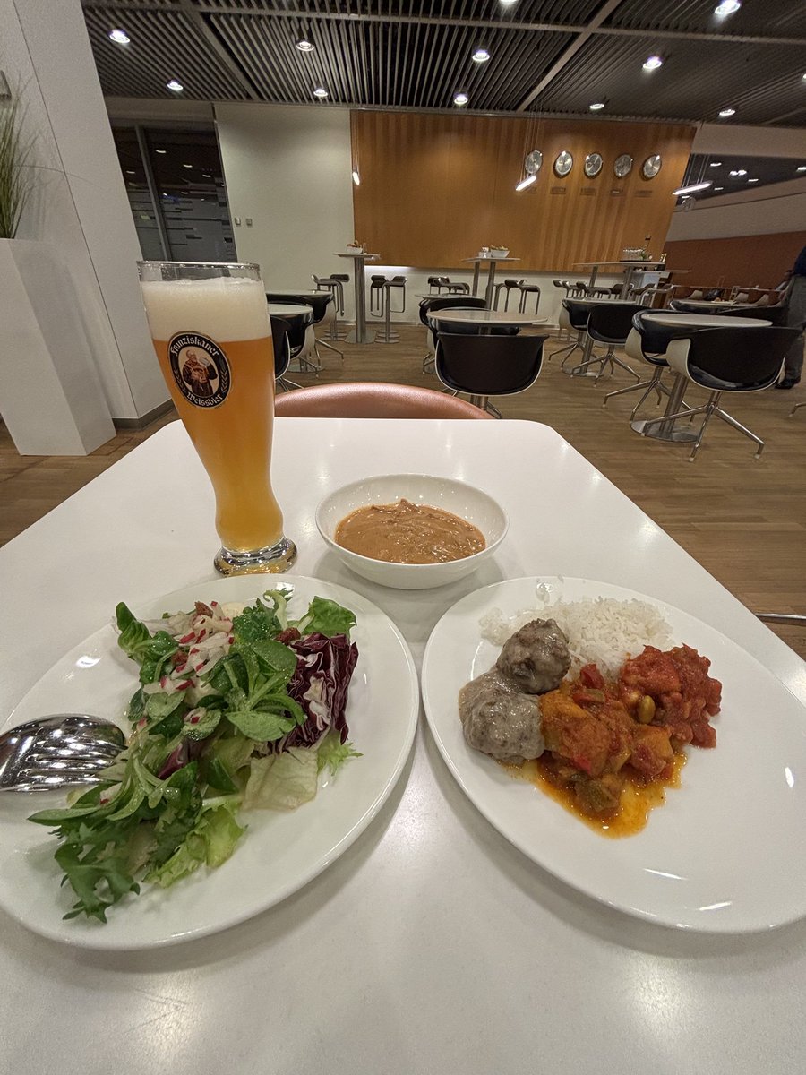 cs749r's tweet photo. ルフトハンザラウンジのご飯が美味しくなってる気がする！ https://t.co/Bu2AI2ZWpn