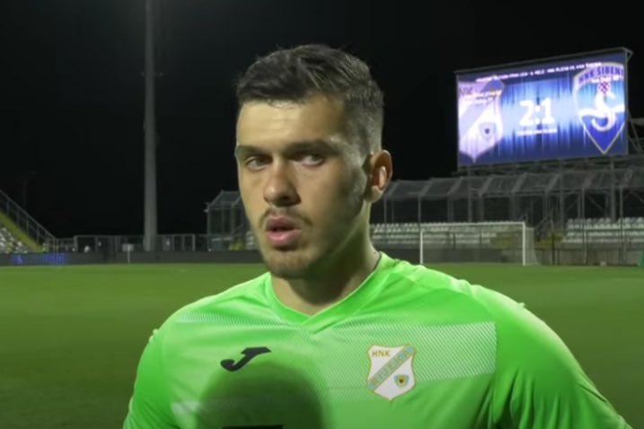 tinmatesa's tweet photo. Martin Zlomislić je tako loš da bi mu Roko Šimić dao gol. https://t.co/zaYm3SXfNi