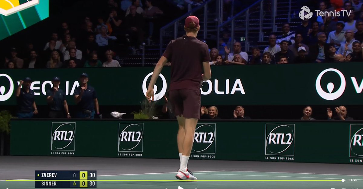 ora si alzano anche su palla break 😂