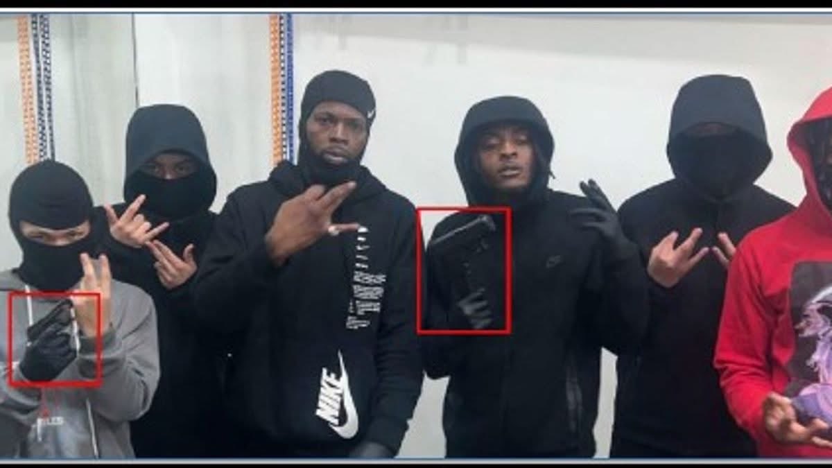 0HOUR1__'s tweet image. Feds arrested 19 George Floyd’s in Washington Park running a massive Fentanyl distribution ring.