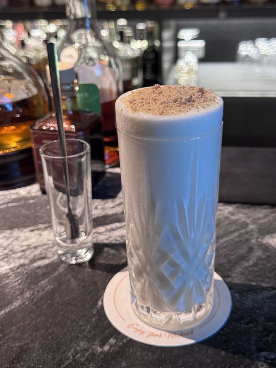 Labjdop's tweet image. ミルクの香りのお酒で、少しの安らぎを✨