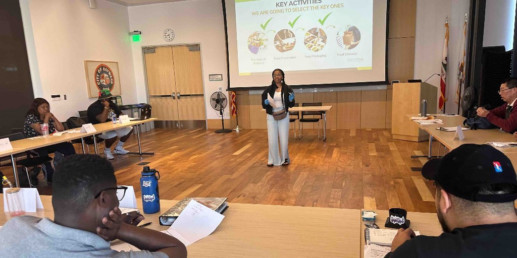 HaywardLibrary's tweet image. ¡Únase con Centro Community Partners en el programa presencial «Taller de Empoderamiento Financiero: Gana confianza con tu dinero» de 4 sesiones: Lunes, 11/10, 11/17, 12/1 y 12/8 de 4:30-6:30pm, en la biblioteca de Hayward-888 C Street.  

REGÍSTRATE HOY: centrocommunity.org/hayward-progra…