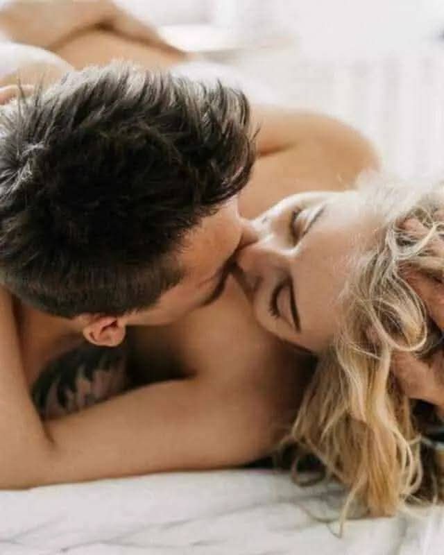 ســـأظـــل احبــك حتـى ولــو امسكـــت قلبــــى بيـــديـــك وقطعــــت الـــوريـــد ســأظـــل احبـــك ولتفعــــلي بقلبـــى مــاتــريــدى حبيبتـــــــــــــــي