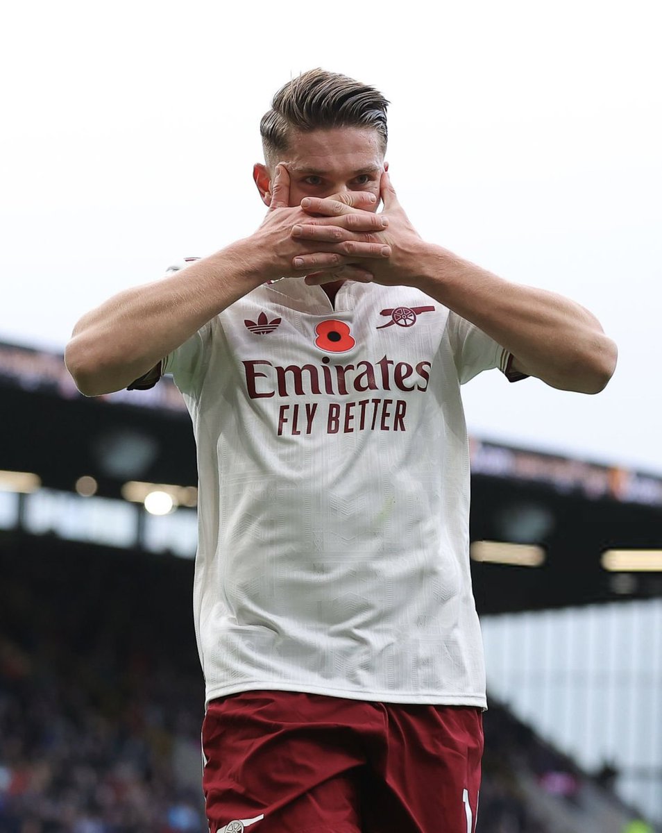 ArsenalN7's tweet image. ⚽️ Calling all Arsenal fans, let’s celebrate our excellent Premier League win against Burnley by following each other. REPOST and drop your handles now for huge gains ⚪️🔴