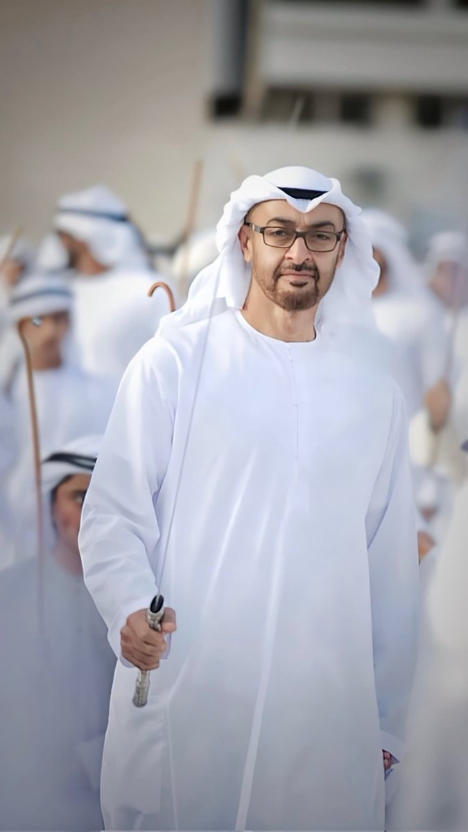 #محمد_بن_زايد الله جعل فيه القبول ربي يحفظك يا بوخالد .. ما عنده غير الدوس للخونه 
كل خير وحب للناس ( الكويسه والعدله )