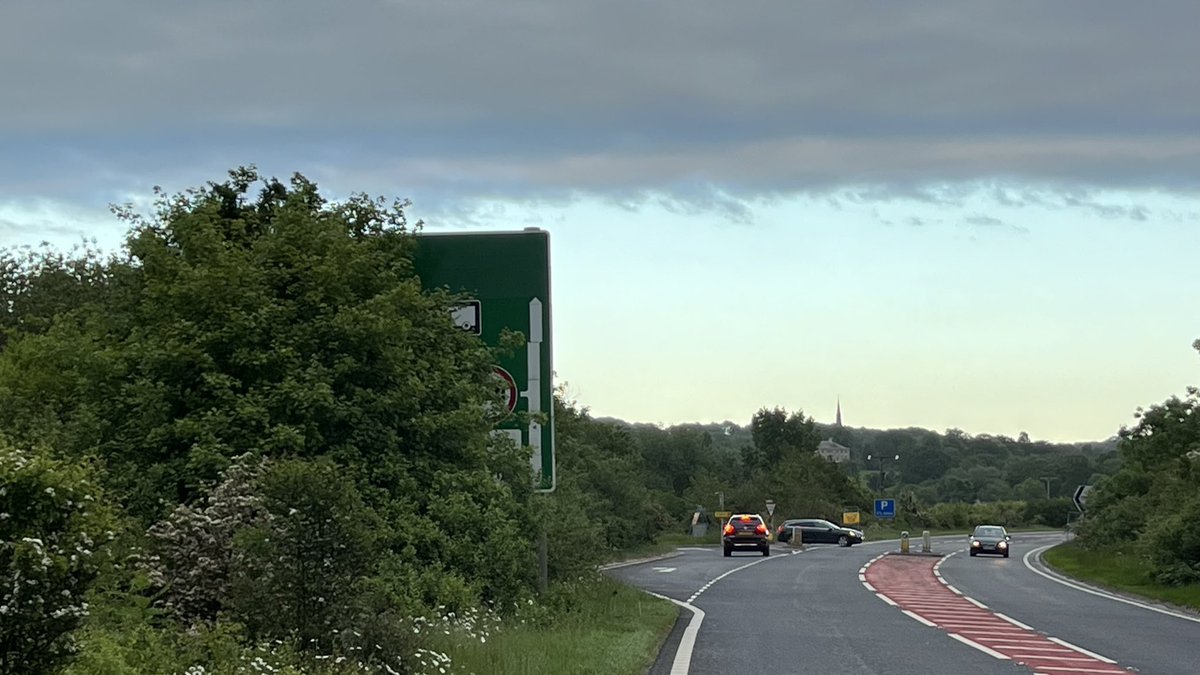 wheat_daddy's tweet image. Not only are they dirty they are obscured by trees and overgrown hedges. What a waste of money putting them up in the first place.