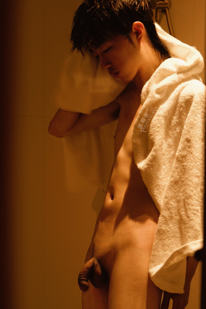 可可爱爱的牛奶崽
📸：<a href="/Unclepan01/">潘蜀黍</a> 
🙍🏻：<a href="/nnz00_/">牛奶崽驾到</a> 

#户外暴露 #私房写真 #福建约拍 #1S #SM #男男 #招募私房写真 #男体写真 #男体摄影 #废土猎人 #钻石男高 #潘蜀黍 #泉州 #户外漏出 #情侣写真