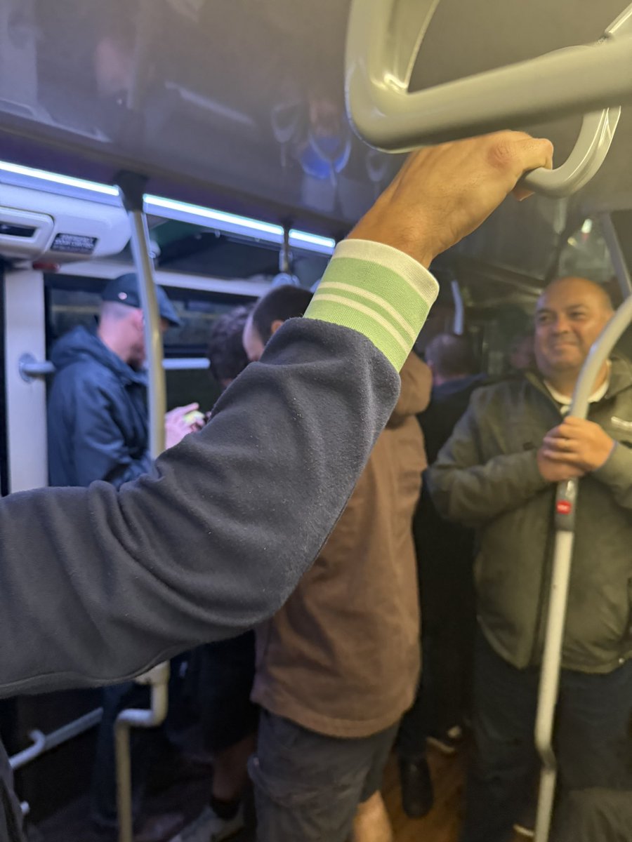 Bus full !! 2-0 up …….. #readingfc 
Shocking ………….