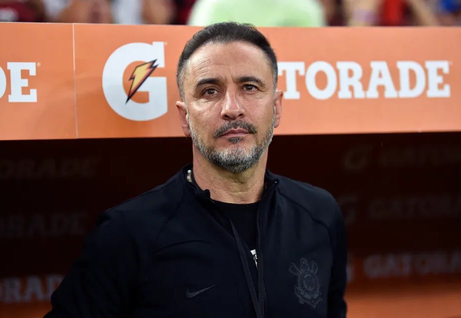 StokeyyG2's tweet image. 10 games.
0 wins.
2 draws.
8 losses.

Vitor Pereira is yet to win a game in the Premier League this season despite signing a 3 year contract extension in September.

He’s surely got to go, hasn’t he?