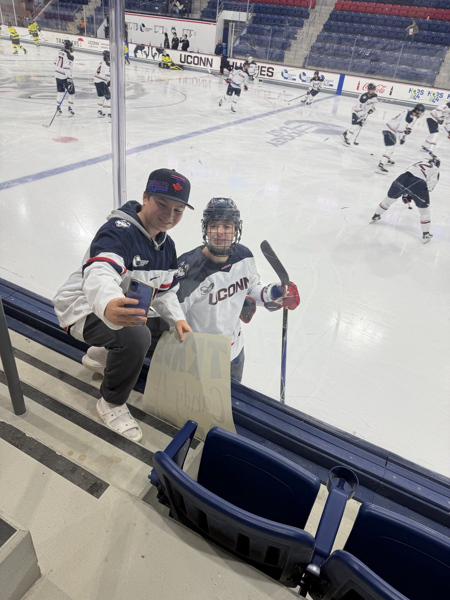 __morgz__'s tweet photo. @UConnMHOC Power of the nerds!!! https://t.co/IwWM0ve9K0