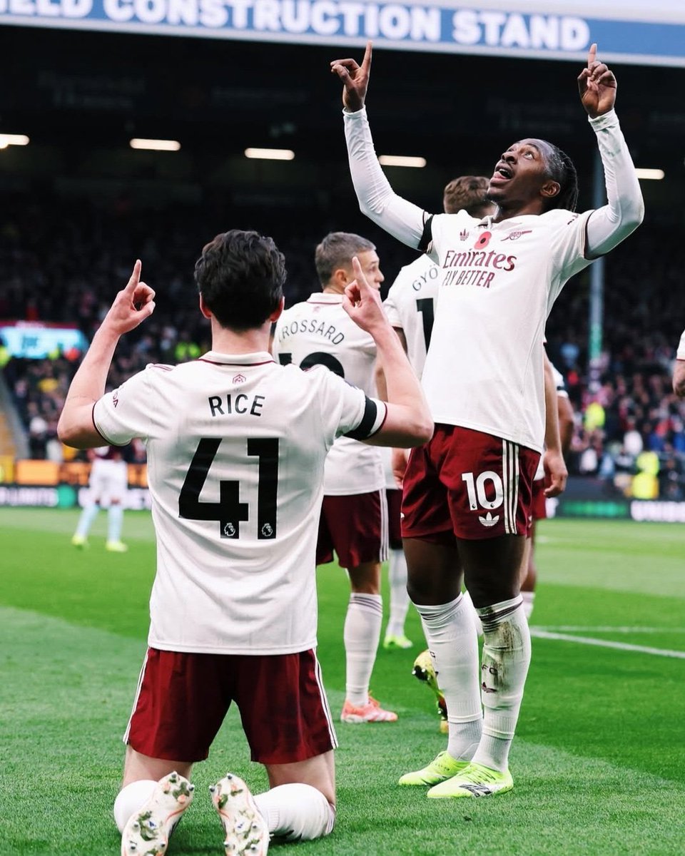 EPL_Gunlukleri's tweet image. Declan Rice, gol kutlamasında neden gökyüzünü işaret ettiğini açıkladı:
“Teyzem, Fulham maçından önce vefat etti. Onu çok seviyordum. Annemle birlikte beni izlemek için her yere gelirlerdi. Şimdi bizi yukarıdan izlediğini biliyorum, bu yüzden golü attıktan sonra böyle bir gol…