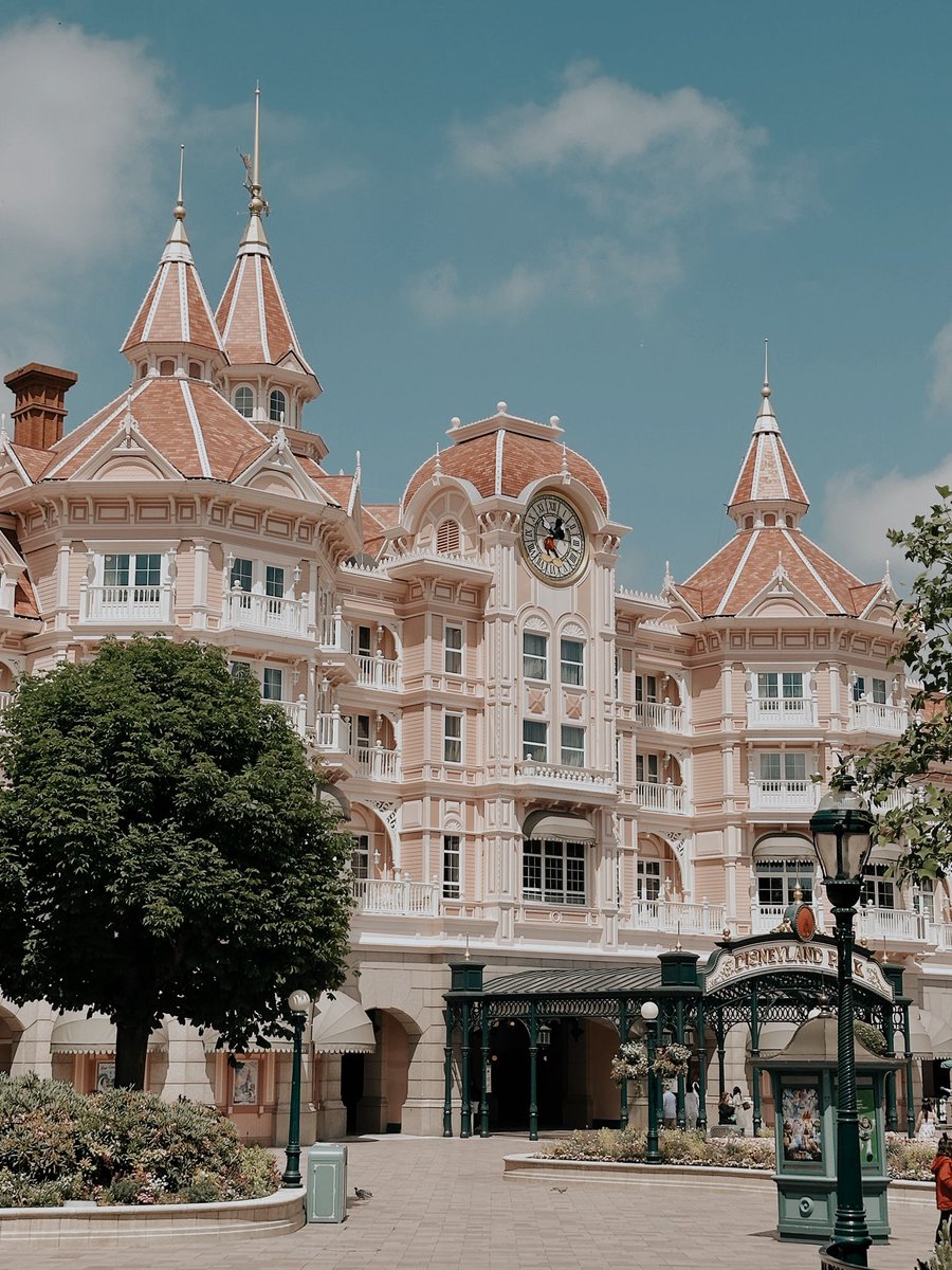 ImaginatyM's tweet image. Le Disneyland Hotel est désormais inaccessible pour les non résidents depuis aujourd&apos;hui. 
C’est inscrit dans le règlement des hôtels
À priori, ce n’est pas une mesure temporaire.