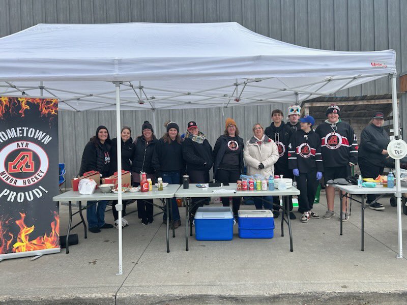 Grilling up some fun! The U15 Ayr Flames put on another 🔥🔥 fundraising event while also helping the Cambridge Food Bank. They’ve raised hundreds of dollars and lots of nonperishable food items.

Making Ayr proud, on and off the ice!