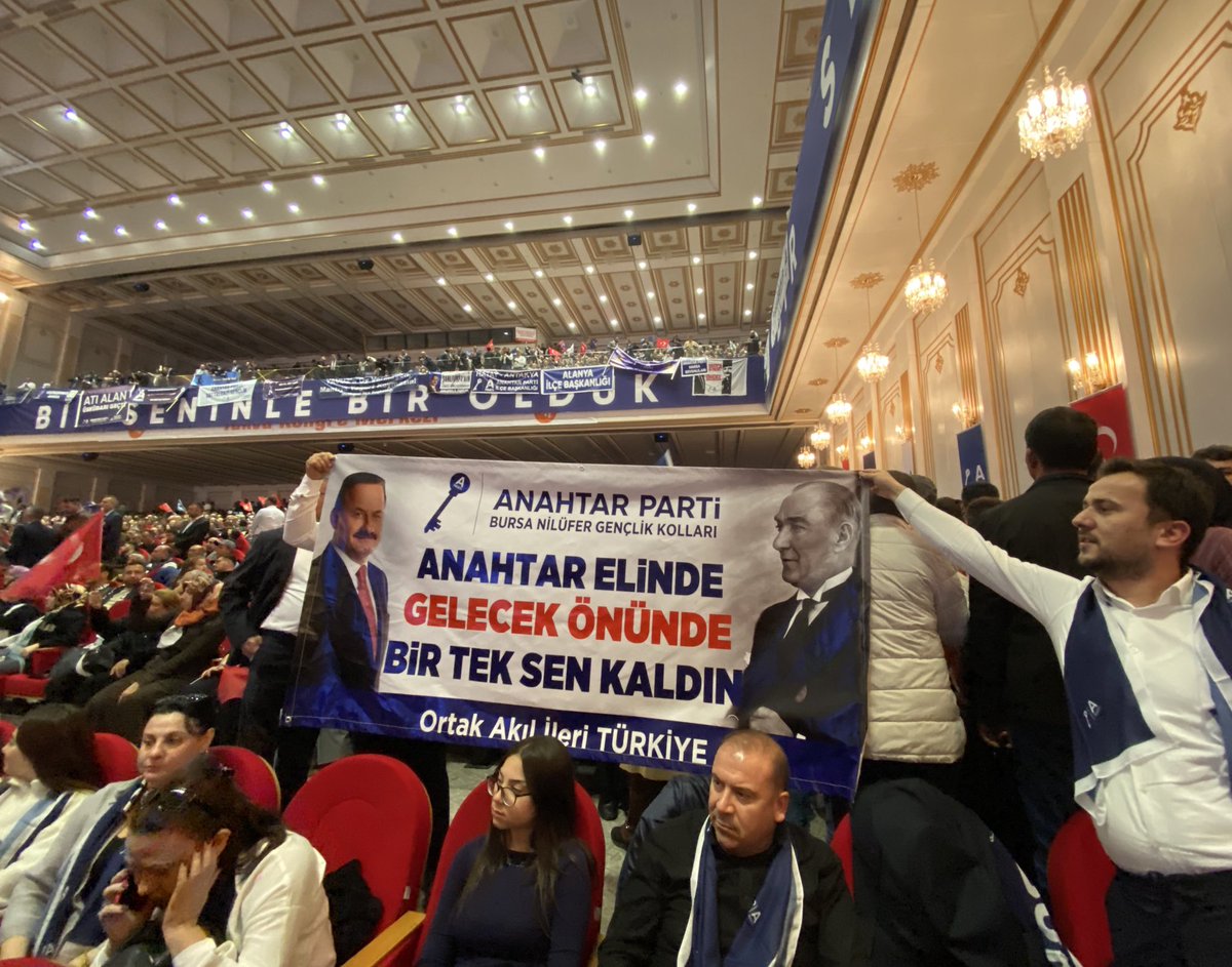 Nilüfer İçe Teşkilatı olarak Anahtar Parti 1.kuruluş yıldönümü için Türkiye’nin dört bir yanından bütün teşkilatlarımızla birlikte Ankara’daydık. Teşkilatımızın gücünü bir kez daha gördük ve gösterdik! Emeği geçen herkese teşekkürler.. 🗝️🇹🇷

#AnahtarParti 
#BizSeninleBirOlduk