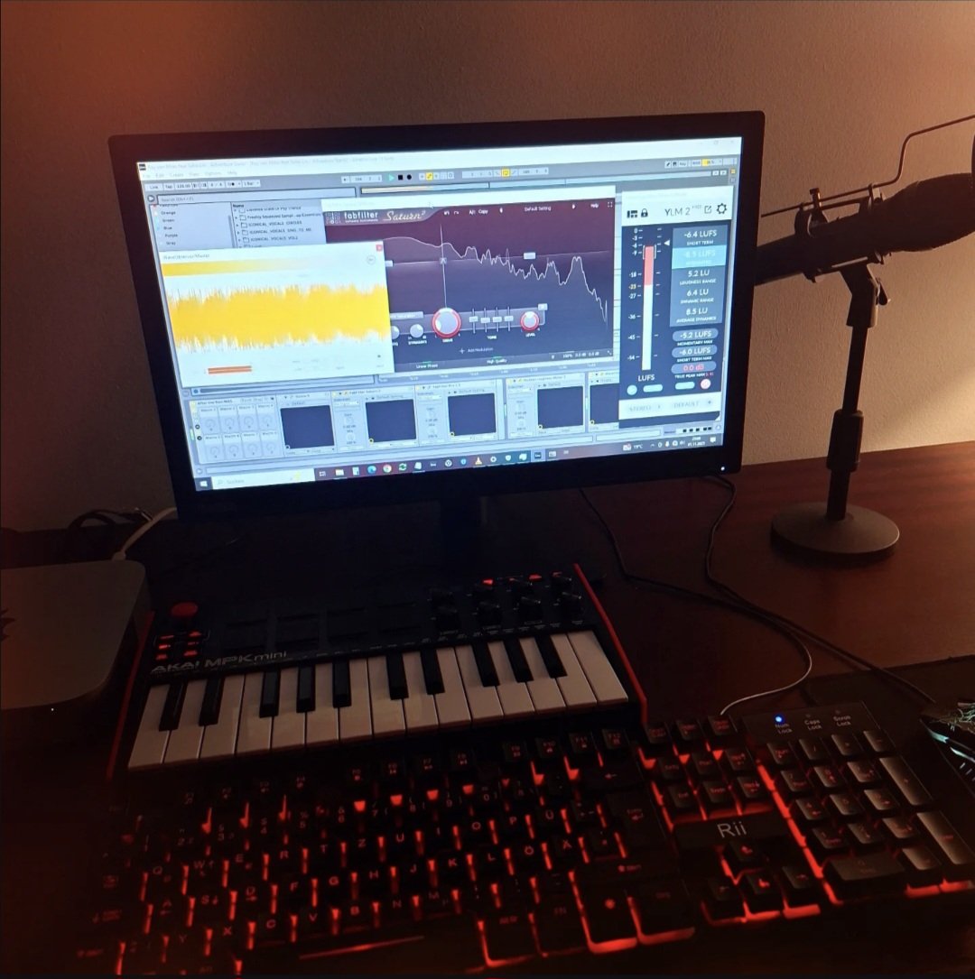 Ray van Miles tweet media