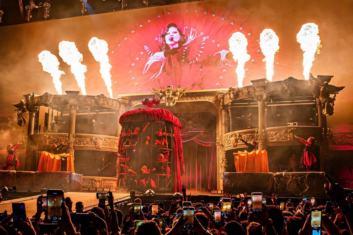 Lady Gaga en el tercer show del "MAYHEM Ball" en Barcelona. 🇪🇸

📸 <a href="/JoshuaMellin/">Joshua Mellin</a>