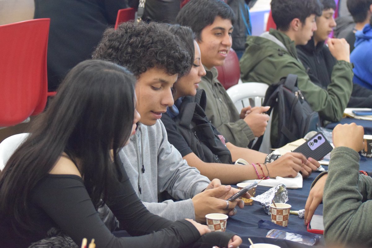 Ciberpazcolombi's tweet image. 📍Desde las 8:00 a.m., la Universidad Distrital nos abrió sus puertas para recibir a más de 250 jóvenes de diferentes regiones y diferentes localidades de #Bogotá, listos para crear soluciones digitales con impacto social.
#CiberPaz #MinTIC ✌🏼