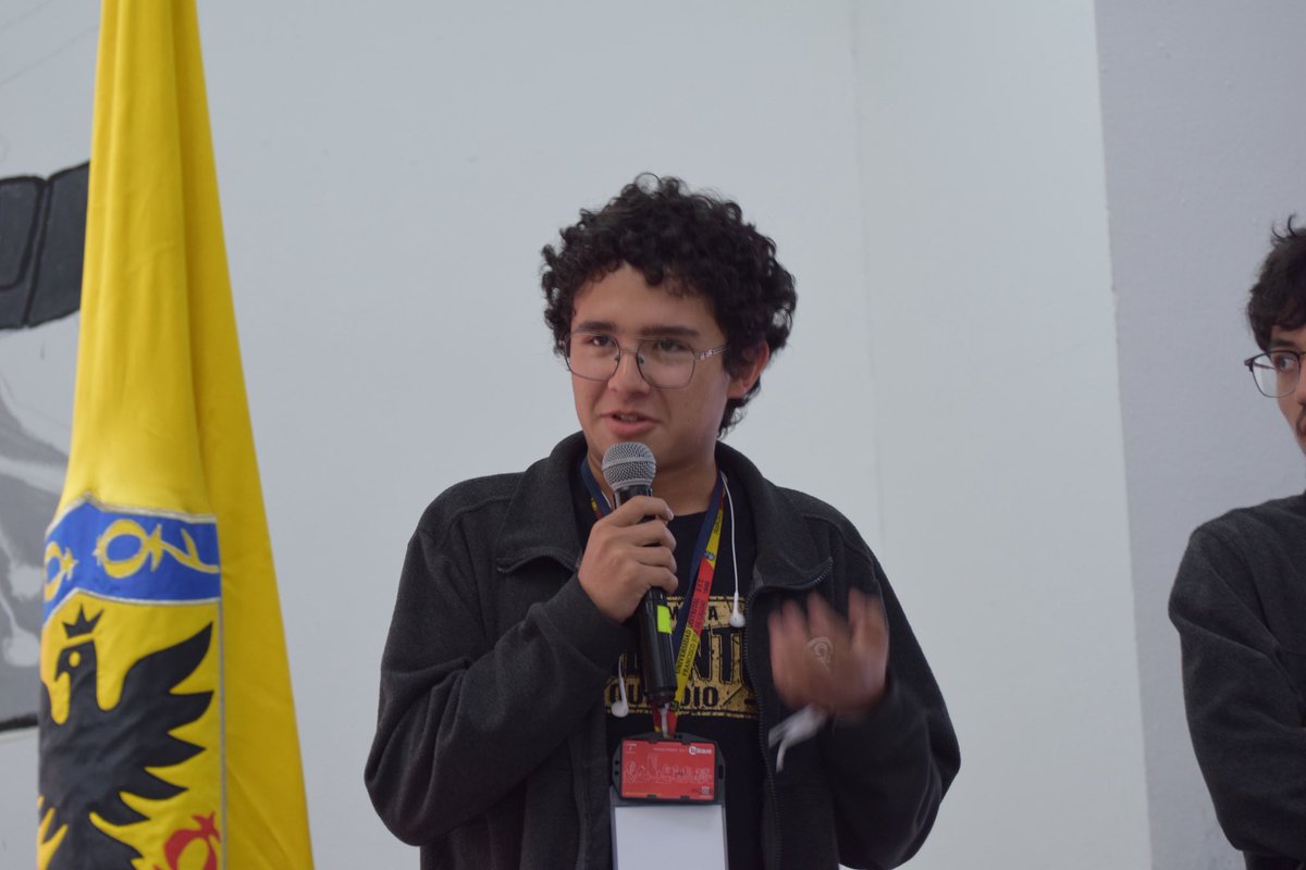 Ciberpazcolombi's tweet image. Llegó uno de los momentos más esperados del día: los pitches. 🗣️
Cada grupo tuvo entre 2 y 3 minutos para presentar su idea ante el jurado y contar por qué su solución debía ser la ganadora. 
#HackatónCiberPaz ✌🏼