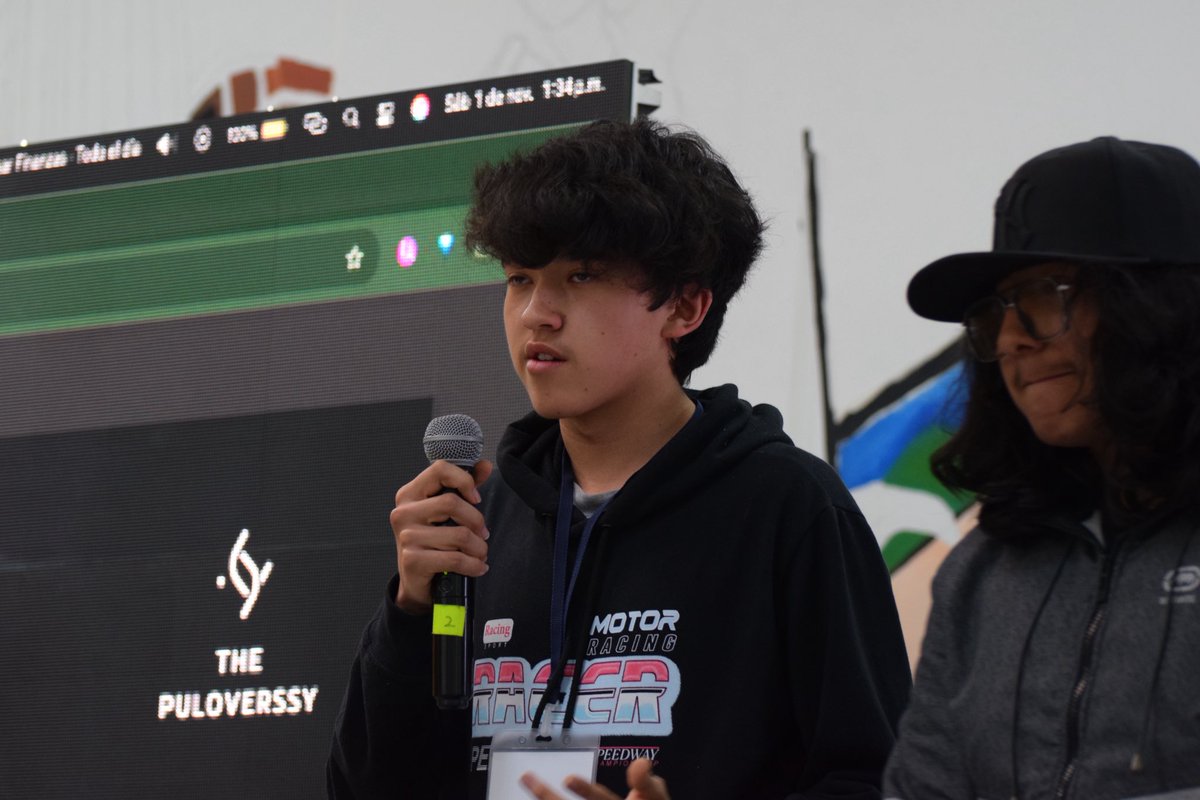 Ciberpazcolombi's tweet image. Llegó uno de los momentos más esperados del día: los pitches. 🗣️
Cada grupo tuvo entre 2 y 3 minutos para presentar su idea ante el jurado y contar por qué su solución debía ser la ganadora. 
#HackatónCiberPaz ✌🏼