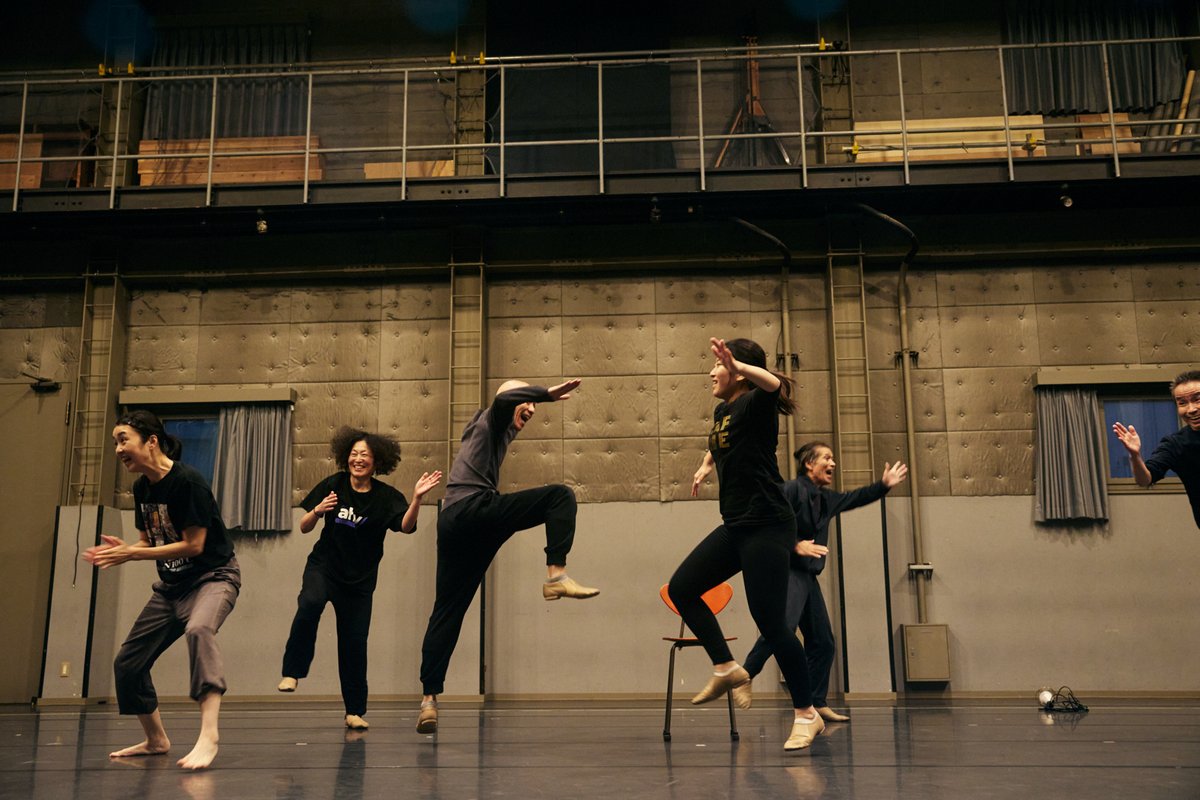 『100年の眠り』は、日本ろう者劇団（黒柳徹子さんトット基金付帯劇団。手話狂言等レパートリー多数）×デフ・パペットシアター・ひとみ（日本で唯一のろう者と聴者が協力し活動しているプロの人形劇団）×カンパニーデラシネラ 共同創作プロジェクト。普段、全国各地で公演活動をされている方々です。