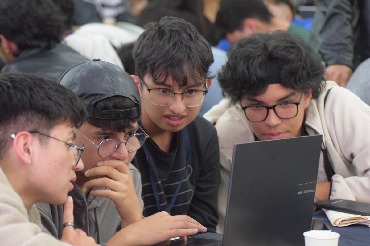 Ciberpazcolombi's tweet image. La #HackatónCiberPaz no solo deja proyectos: deja aprendizajes, alianzas, y una certeza…
👉🏼 Que la transformación digital se construye desde las universidades, con jóvenes que piensan en comunidad.