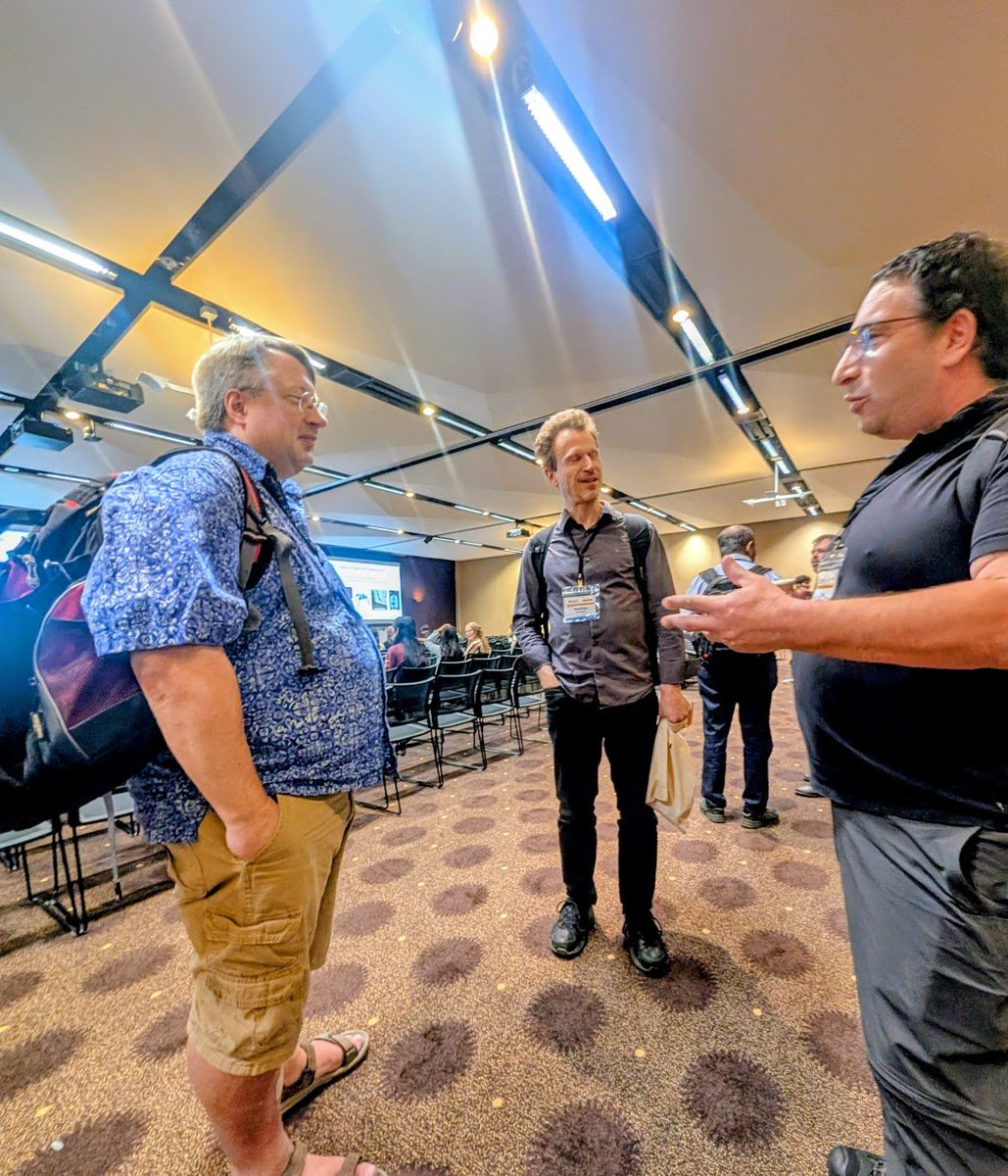 很高兴能和一些老朋友和同事叙叙旧,他们都来参加由我的@ASURobotics 同事们组织的西南机器人研讨会(感谢@nakulgopalan 的推荐)。Matthias Scheutz、@DrScaz、@gauravsukhatme、@kar